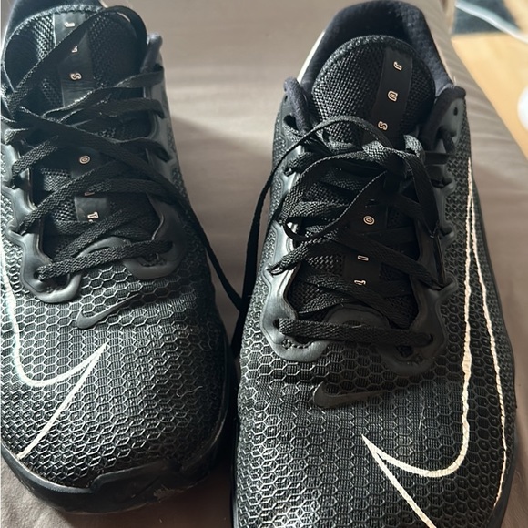 Nike metcon 6 training shoes W/ insole hyper lift inserts - Picture 2 of 4